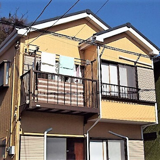 ぱっと明るい黄色へイメージチェンジ！ひび割れた破風板もピカピカに（神奈川県海老名市）