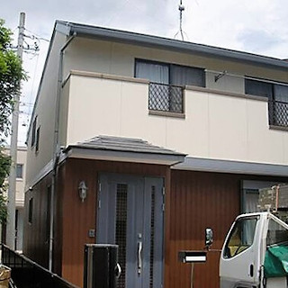 色あせた家がツートンカラーの調和で美しい住まいに！（神奈川県座間市）