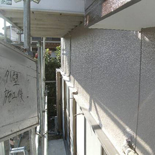 黒ずんだ外壁とボロボロの破風板を再塗装！防水性を取り戻した事例（神奈川県座間市）