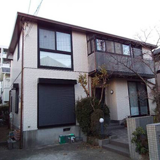 サイディングがひび割れた2世帯住宅をブラウンカラーで外壁塗装（東京都大田区）