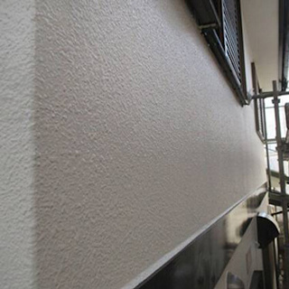 汚れた外壁と付帯部分を塗装メンテナンス！清潔感を取り戻した事例（神奈川県三浦市）
