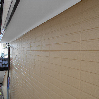 築13年のサイディング外壁を塗装工事！コーキング補修も実施（神奈川県鎌倉市）