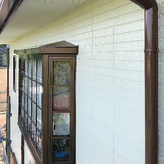 築12年のサイディング外壁を塗装工事！付帯部分までしっかり塗装（神奈川県三浦市）