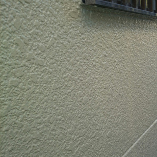 紫外線で色あせた外壁が、塗装工事でピカピカに変身！Y様邸の事例（神奈川県三浦市）